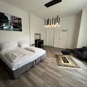 Bed & Breakfast King David Garden Berlin