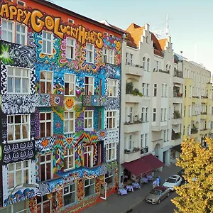 Happy Go Lucky + Германия