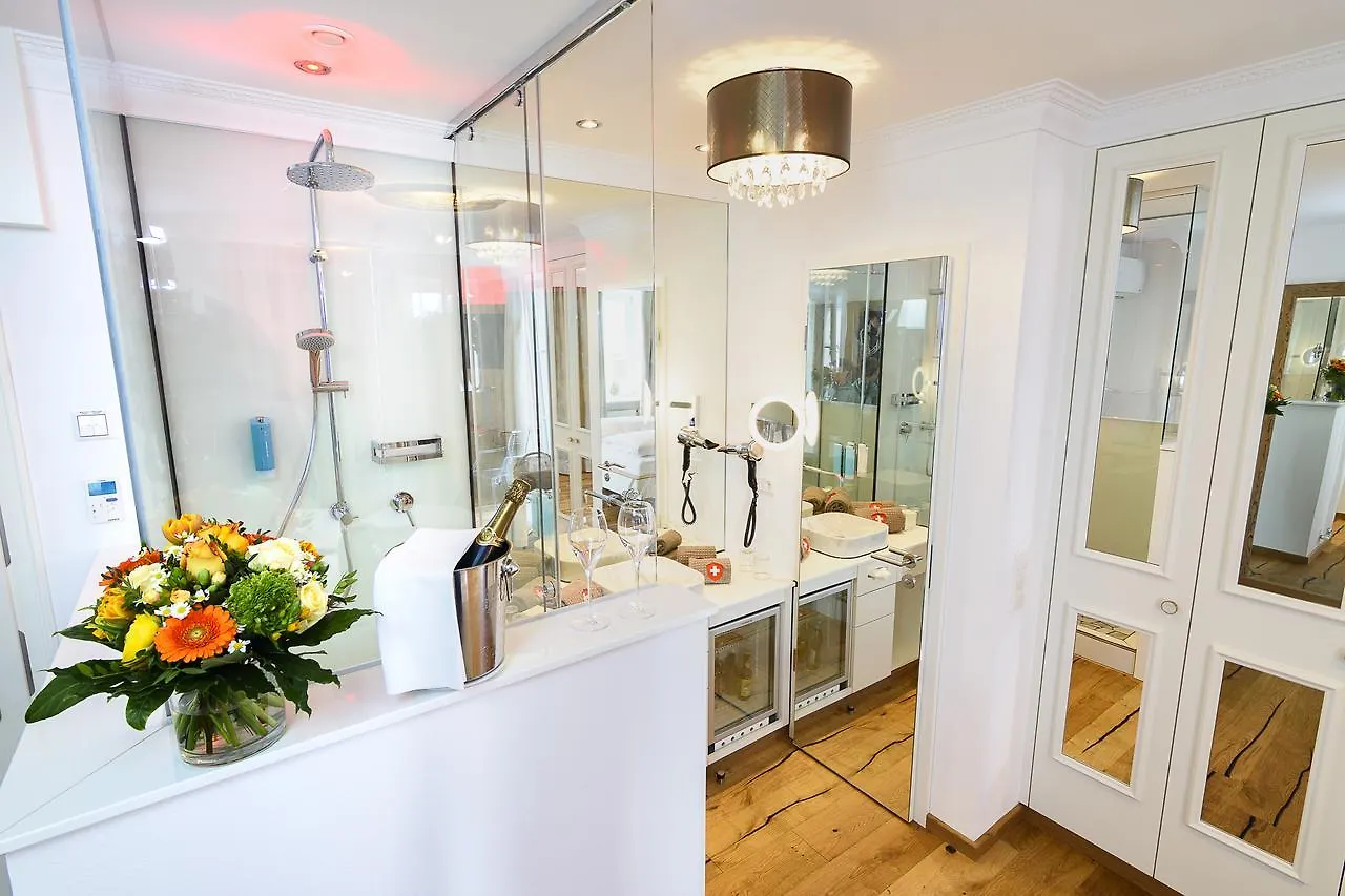 YachtHotel Helvetia Spa- und Wellnessdomizil Lindau  4*, Lindau (Bodensee)